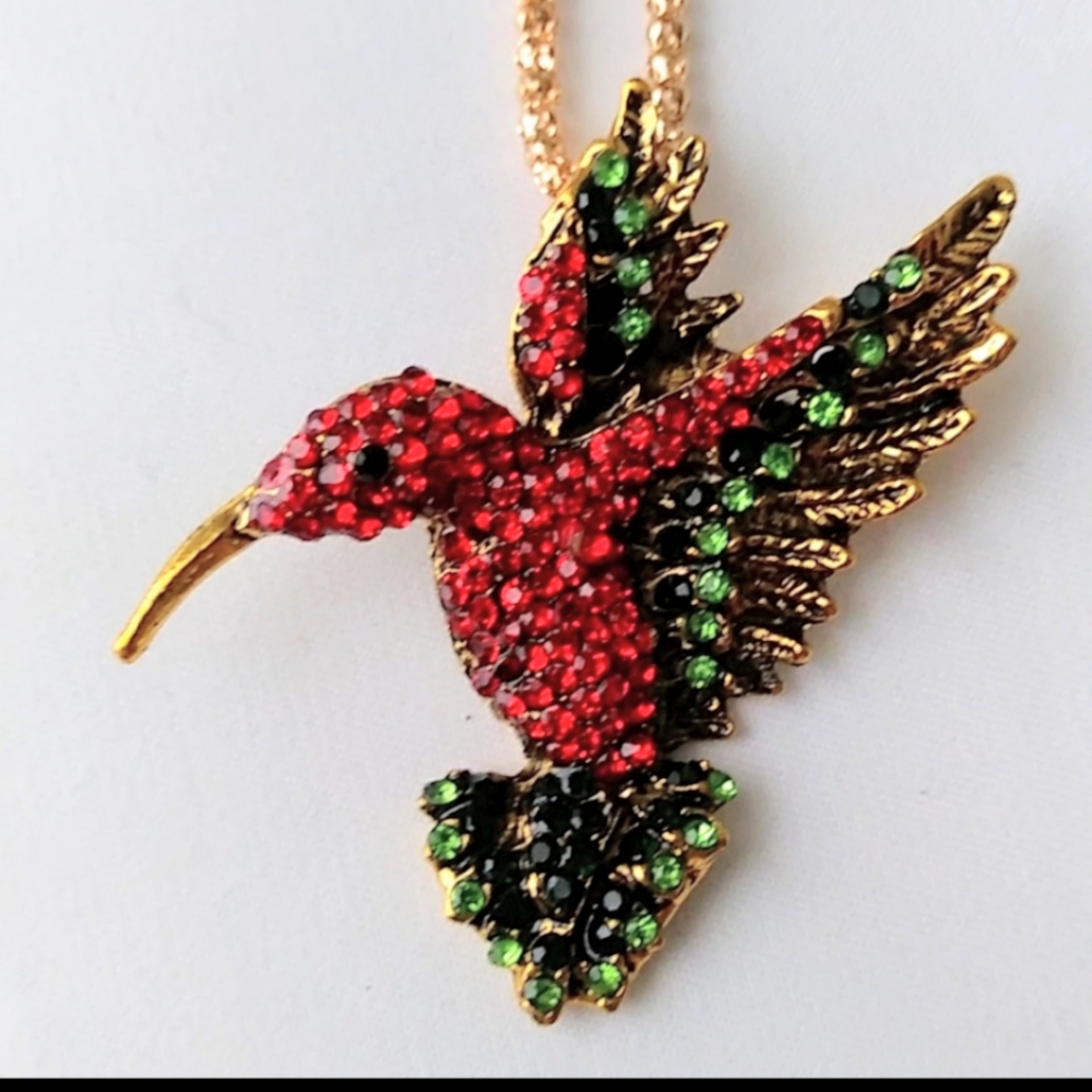 BETSEY JOHNSON PENDANT NECKLACE